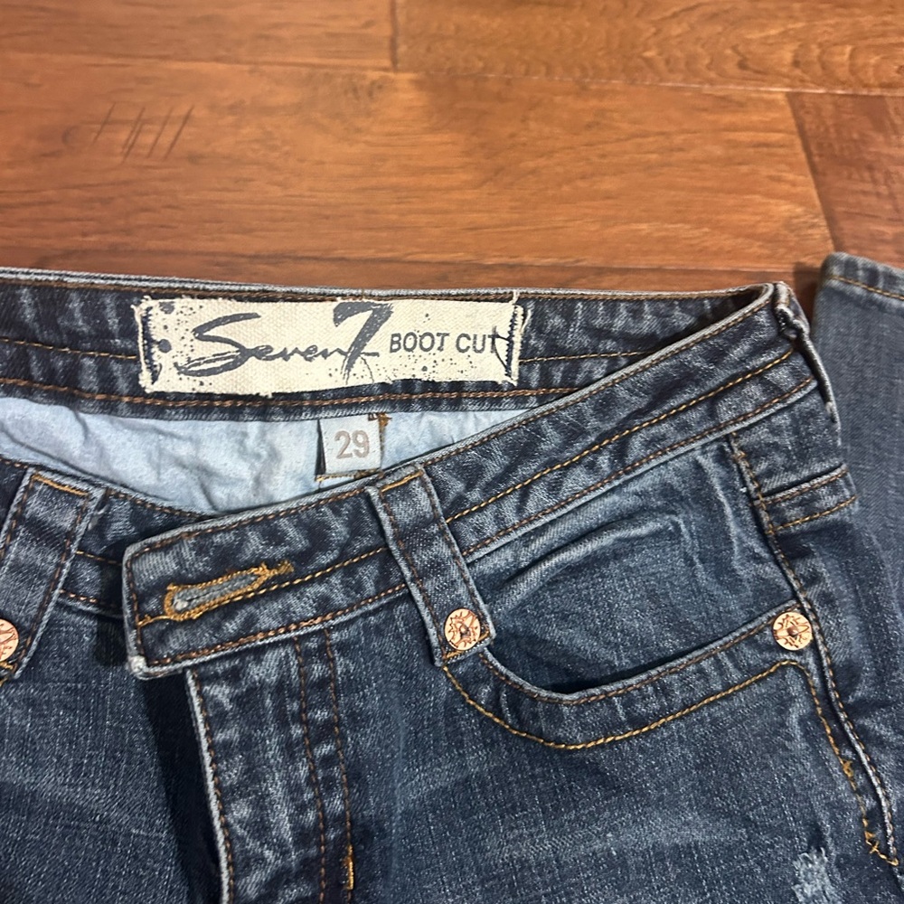 Seven7 Women's casual high rise Dark Blue Boot Cut Jeans
Size 29 X 31 - Picture 2 of 3